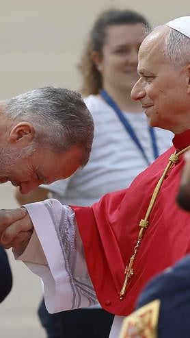 Imagen secundaria 2 - El Papa alienta la cultura del encuentro frente a la polarización en su primer discurso en España