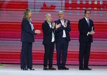 Los secretarios generales de UGT, Pepe Álvarez (2i), y CCOO, Unai Sordo (2d), el presidente de la CEOE, Antonio Garamendi (d), y la presidenta de CEPYME, Ángela de Miguel (i)