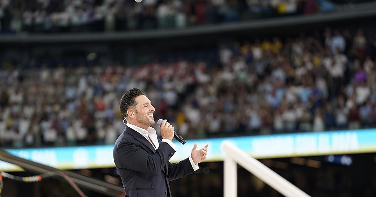 Bustamante despide al Papa con un Himno de la Aleg