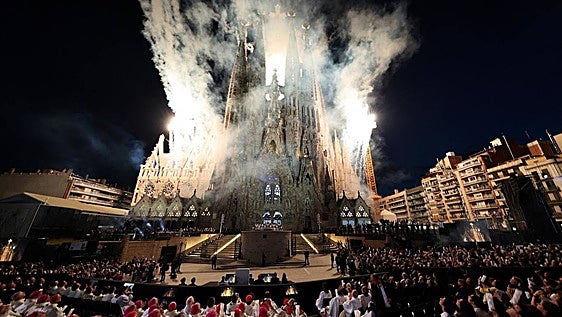 León XIV bendice la torre más alta de la Sagrada Familia como «signo de unidad»