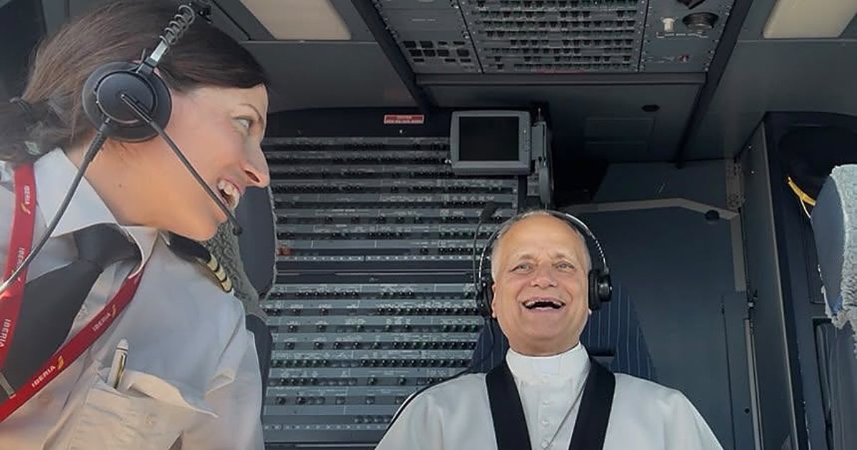 La piloto extremeña que llevó al Papa León XIV: «Cuando le miré a los ojos, sentí que Dios me miraba»