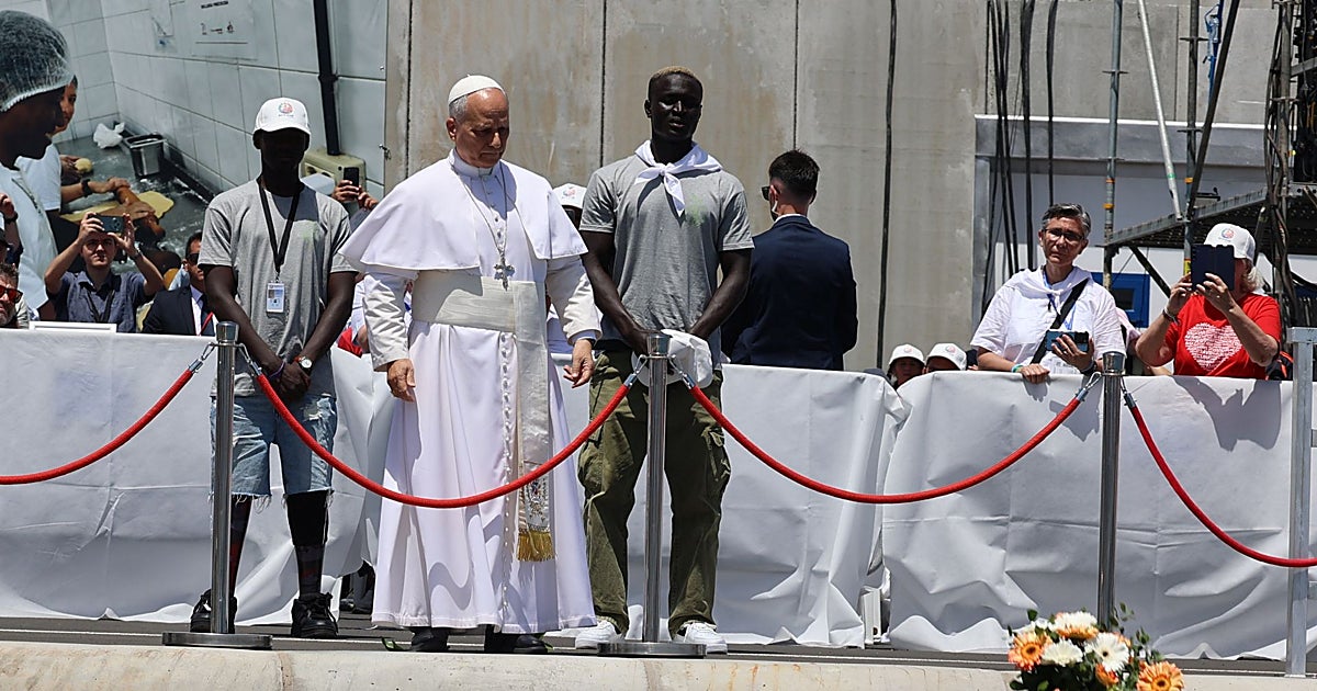 La visita del Papa acaba con el complejo católico en España