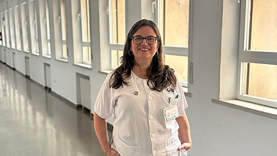 Beatriz González, enfermera: «En la consulta de párkinson vemos que hay que cuidar a los dos»