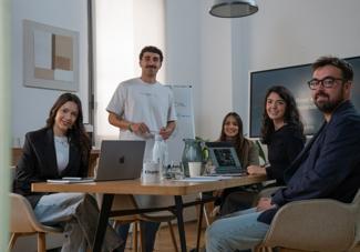 Trabajar en la Unión Europea: cinco caminos para construir una carrera pública internacional
