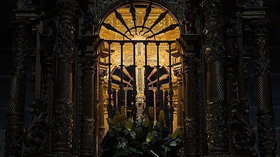Sin relevo generacional para guardar la Cruz de Cristo: así custodian tres sacerdotes mexicanos el «Lignum Crucis» en Cantabria