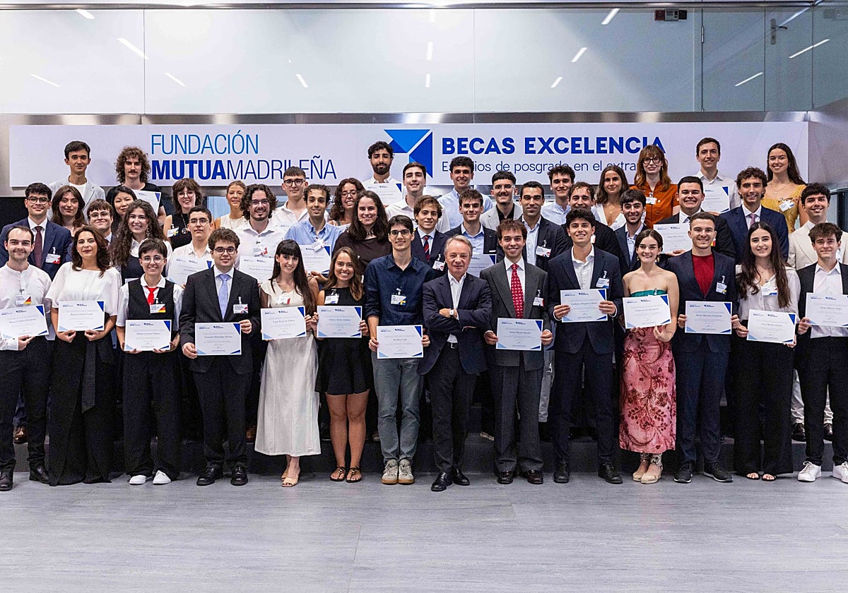 Los 52 estudiantes becados.