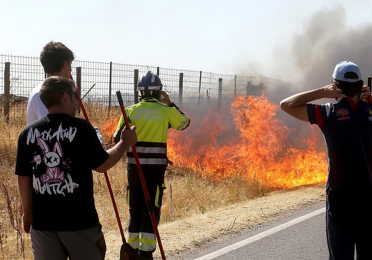 Una parte de los evacuados por el incendio de Madrid podrán regresar a sus casas este lunes