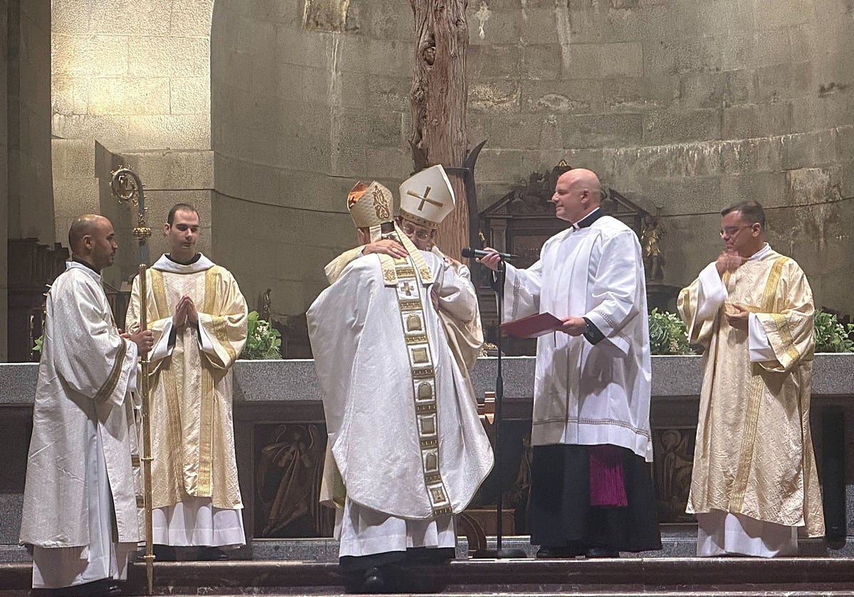 Cobo pide al nuevo abad del Valle de los Caídos que mantenga el monasterio «libre del eco de los enfrentamientos del mundo»