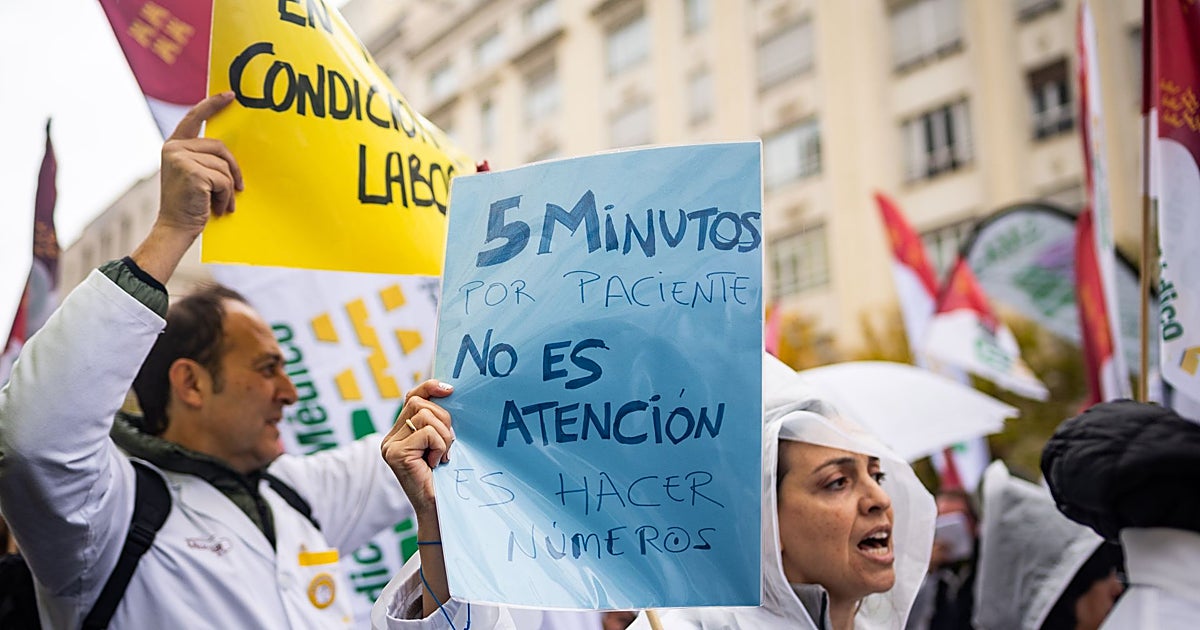 Los médicos avanzan hacia una huelga salvaje con un paro indefinido total
