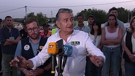 Sanz destaca avances en el incendio de Niebla, pero persiste la incertidumbre por el viento