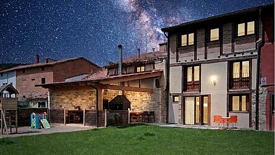 El eclipse esquiva el tijeretazo a las viviendas turísticas: la oferta crece un 2,5% en los pueblos de menos de 100 vecinos a contracorriente de España
