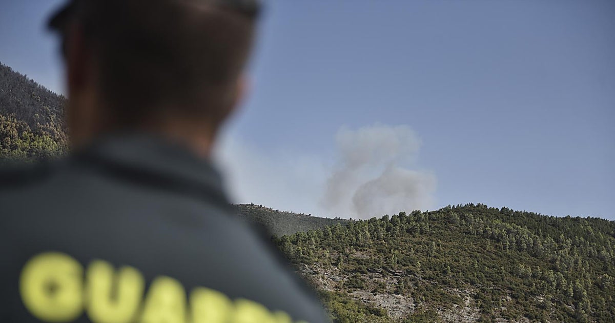 El fuego acecha San Juan de la Peña y obliga a evacuar a más de 500 vecinos