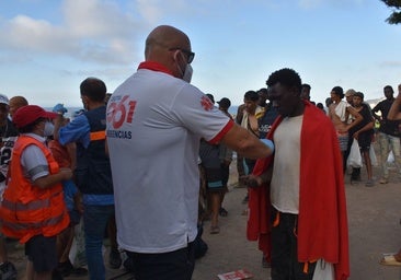 Alejandro, enfermero en Ceuta: «Hay compañeras que no pueden ir a domicilio porque las rodean»