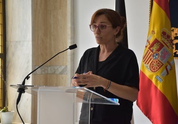 Sanidad reúne de urgencia a las comunidades para enviar vacunas a Ceuta