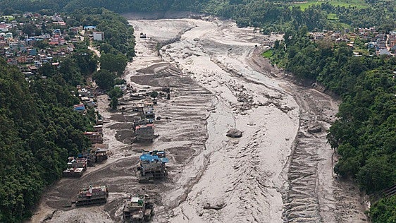 ¿Hubo un 'GLOF'? Las hipótesis detrás de la devastadora inundación en Nepal