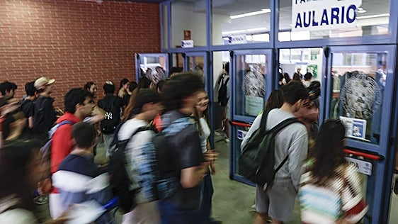 «Pagamos 4.500 euros al mes por un piso de 6 habitaciones»: la odisea económica de los miles de estudiantes desplazados a Madrid