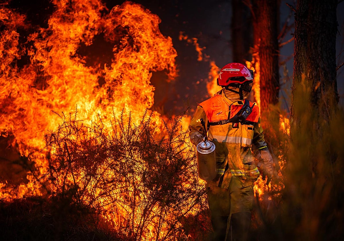El Gobierno propone un nuevo impuesto climático al petróleo y el gas y gravar los 'jets' privados