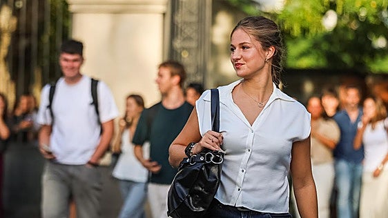 «Veo como un honor que haya escogido la Carlos III»: el primer día de universidad de la Princesa Leonor