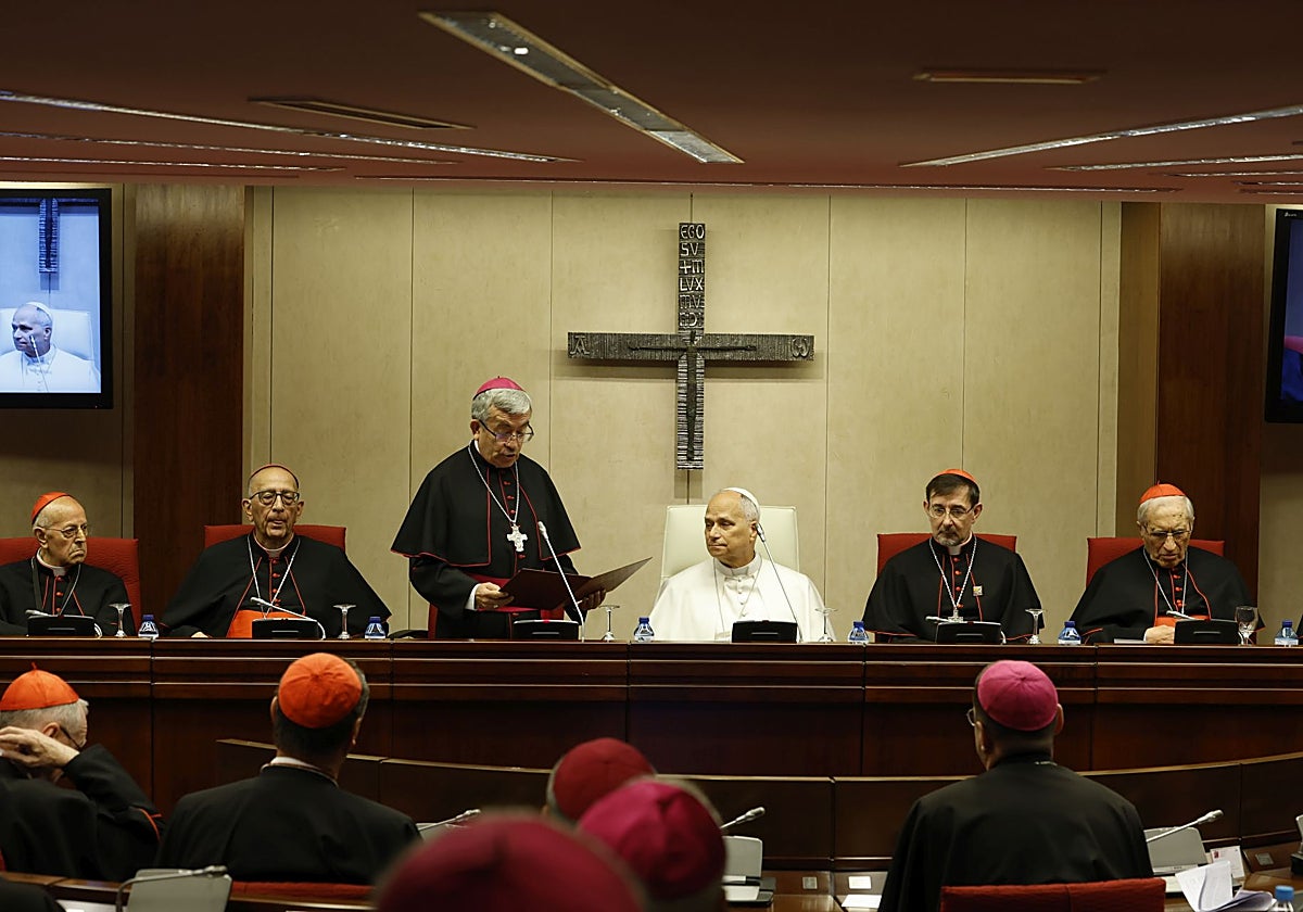 La hora del nuncio: los diez nombramientos que reconfigurarán el episcopado español