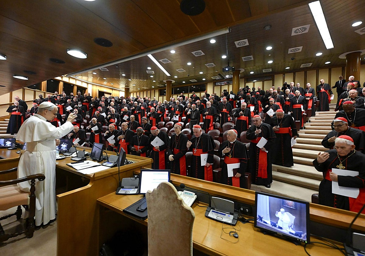 El Papa elimina la bajada de sueldo a cardenales decretada por Francisco
