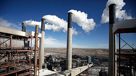 Trump elimina los límites a las emisiones de las plantas energéticas de carbón y gas