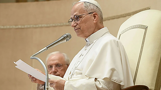 El Papa elimina la bajada de sueldo a cardenales decretada por Francisco
