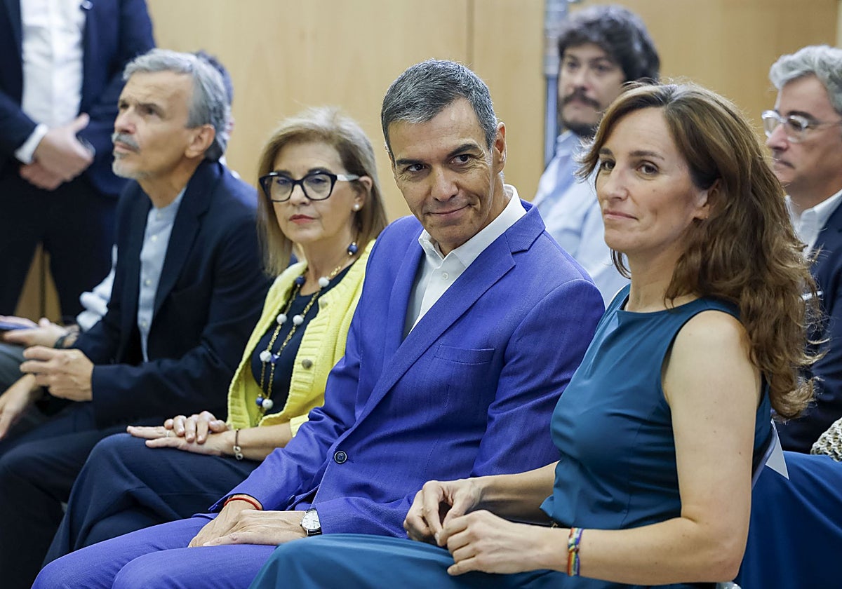 El Gobierno activa el modo electoral y anuncia más presupuesto para las gafas gratis de niños