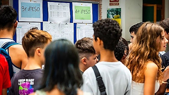 PISA iguala por abajo: los alumnos ricos caen más pero los pobres también se hunden