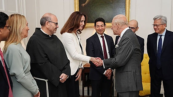 Carlos III reúne en Escocia a los gigantes de la IA y advierte del riesgo de perder «el control de nuestro destino»