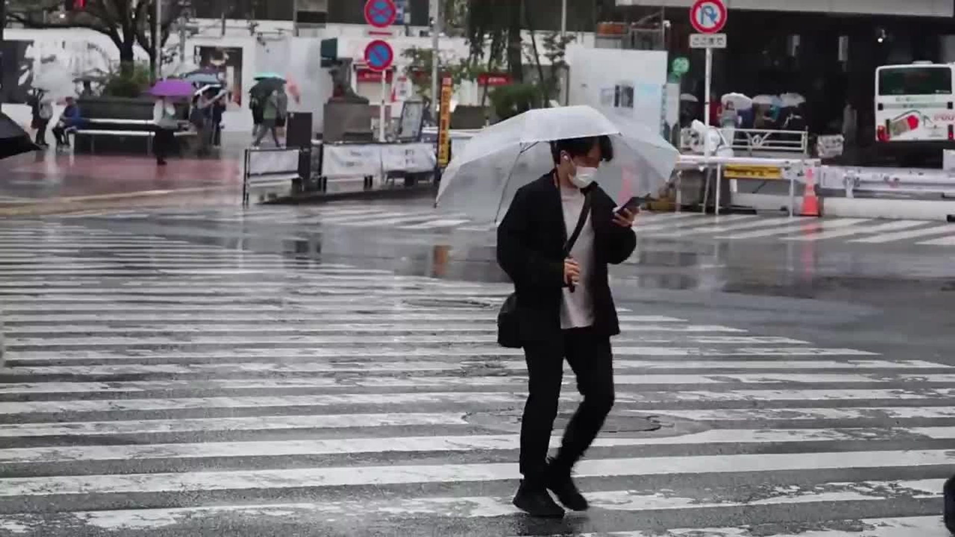 Typhoon Dujuan Forces Early Close of Tokyo Game Show in Japan