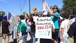 Migrante venezolano herido por ICE vuelve a ser trasladado a un centro de detención