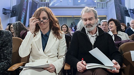 El equipo de Fernando Simón desmiente a Mónica García y relaciona el aumento de la tuberculosis con la inmigración