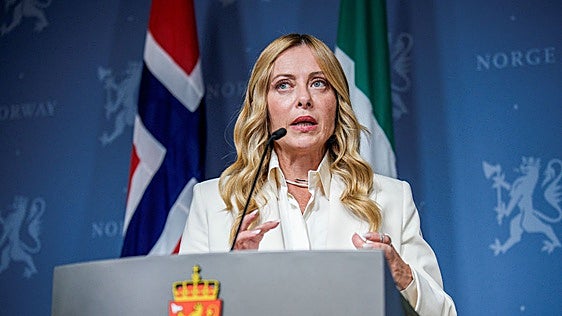 Meloni multará a los extranjeros con hijos en edad escolar que no aprendan italiano