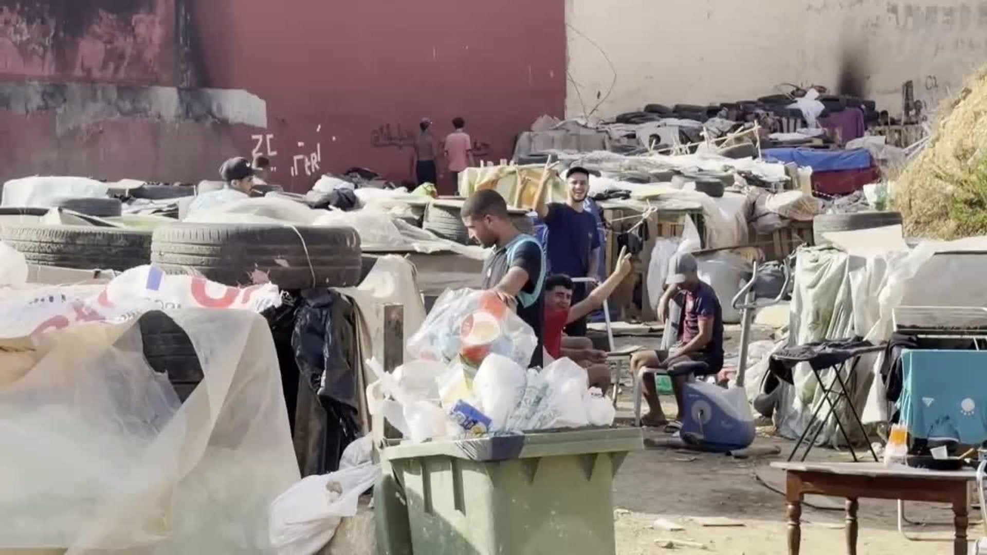 «Me han ayudado y yo quiero ayudar a cualquier español»: La solidaridad sostiene a Ceuta – ABC