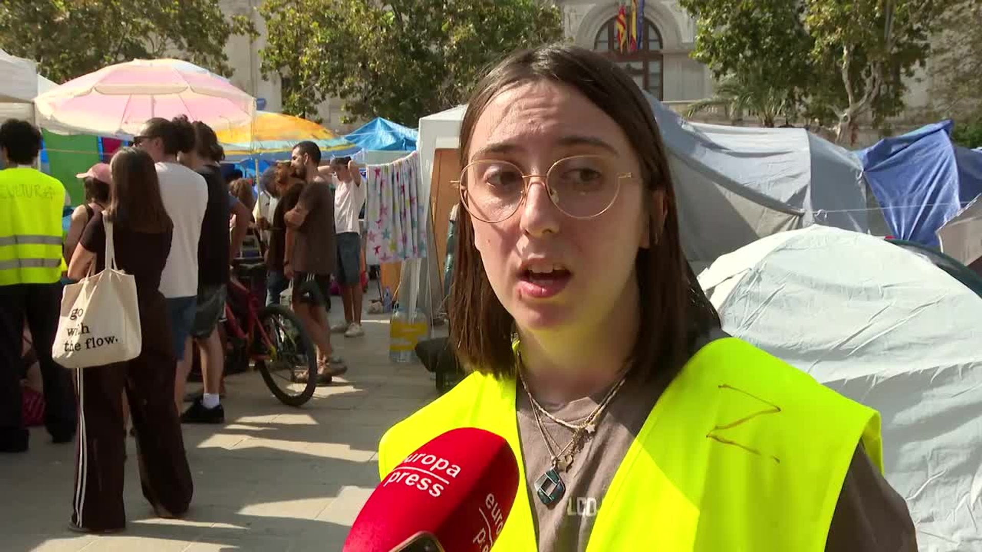 La acampada por la vivienda en Valencia sigue creciendo y supera las 400 tiendas