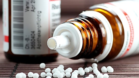 La Sanidad pública alemana deja de financiar medicamentos homeopáticos y flores de cannabis
