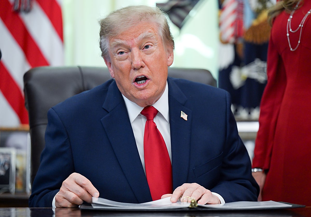 Trump cree que Rusia no cuenta con la peste neumónica entre su arsenal de armas biológicas