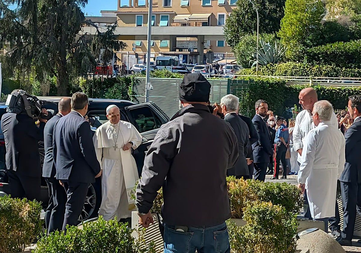 El Papa ingresa en el hospital y será operado hoy del nódulo de pulmón