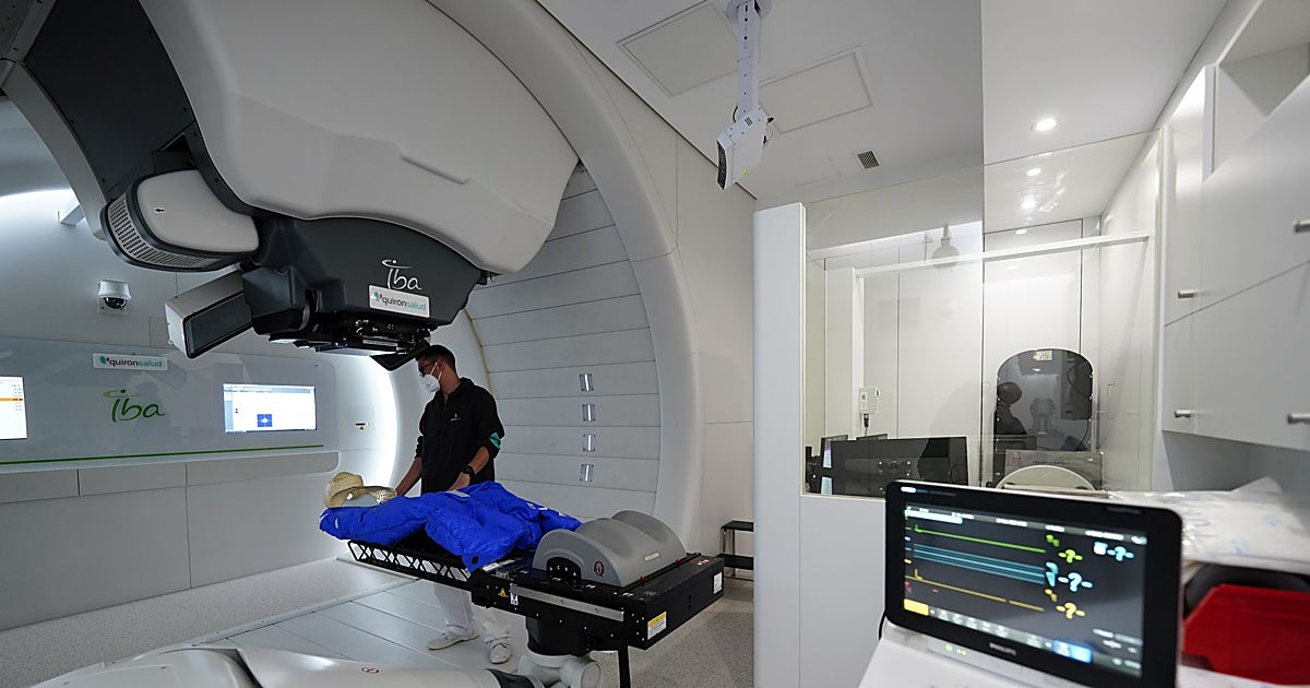 Los hospitales priorizarán a los enfermos de cáncer más jóvenes para tratarlos con las máquinas de Amancio Ortega