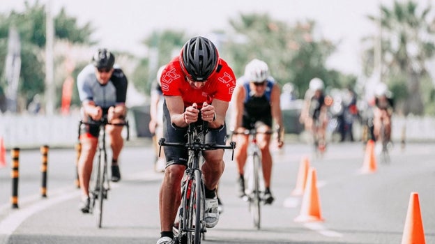 El cliclismo es la disciplina de las tres que forman el triatlón que necesita más tiempo por sesión de entrenamiento.