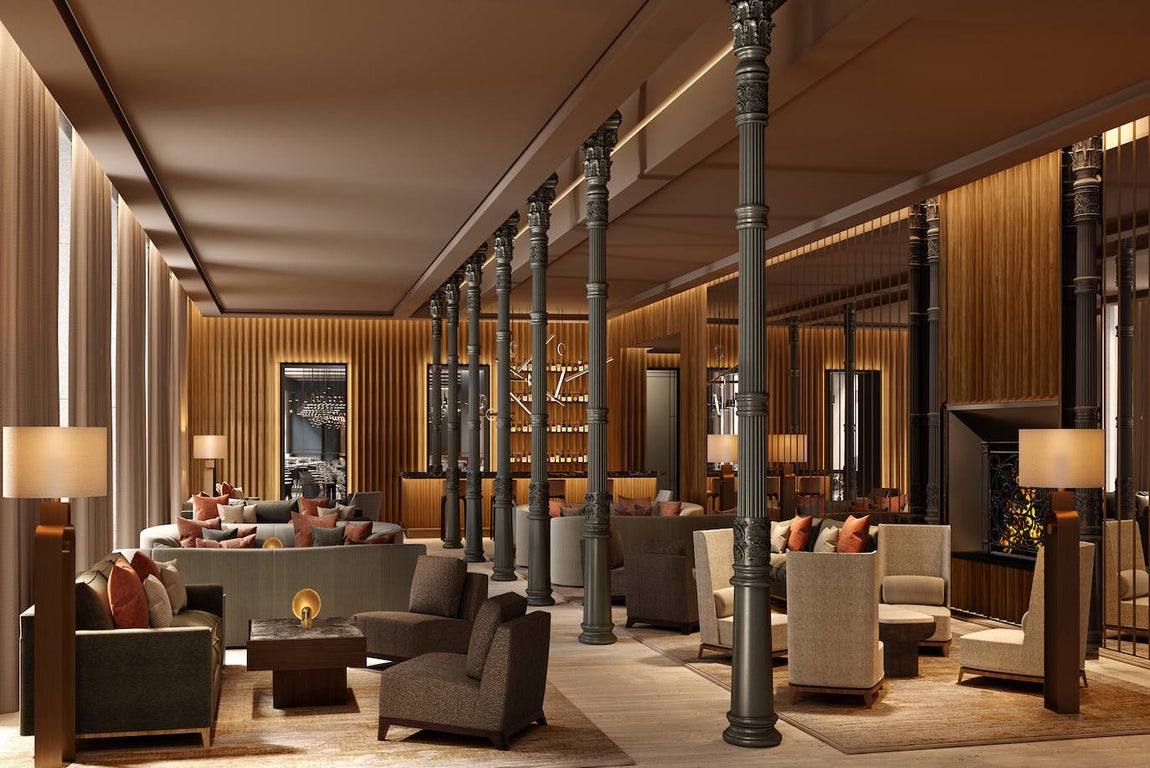 La arquitectura y el diseño del hotel son obra de Rockwell Group, que ha desarrollado un elegante concepto usando materiales naturales y una paleta de colores neutros para crear un ambiente relajante. El respeto a la larga historia del edificio se refleja en la conservación de elementos como las columnas de hierro forjado del siglo XIX, que están repartidas por todo el hotel.