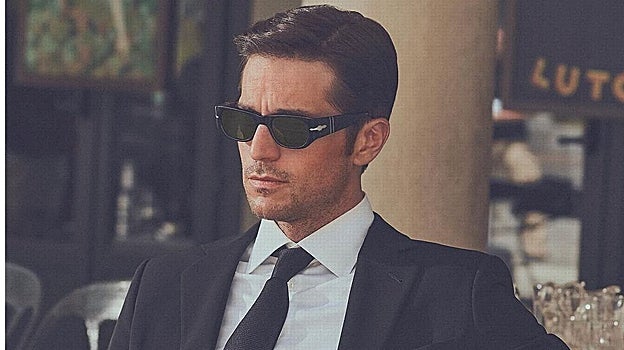 Lucas Bravo en la campaña de Persol