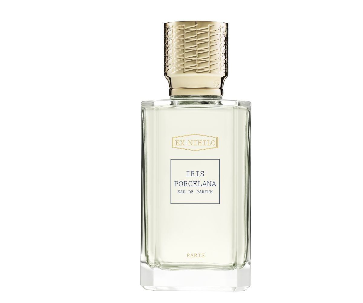 Perfume Iris Porcelana de Ex Nihilo (280 €, 100 ml en Isolée). De familia floral amaderada es una oda contemporánea a la materia prima más sofisticada y exclusiva de la alta perfumería con un toque empolvado y cremoso añadido.
