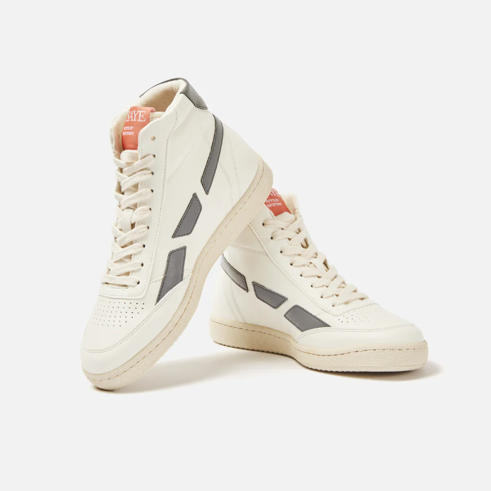 Para los amantes de las fórmulas retro estas zapatillas de Saye son ideales porque combinan la estética vintage con materiales sostenibles, ya que están elaboradas a base de napa vegana de maíz. Están disponibles en varios colores. Precio: 159 euros.