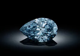 El diamante Laguna Blu de Bulgari alcanza los 23 millones de euros en una subasta