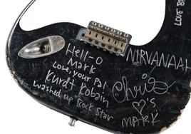 Vendida por 550.000 euros una guitarra  destrozada por Kurt Cobain