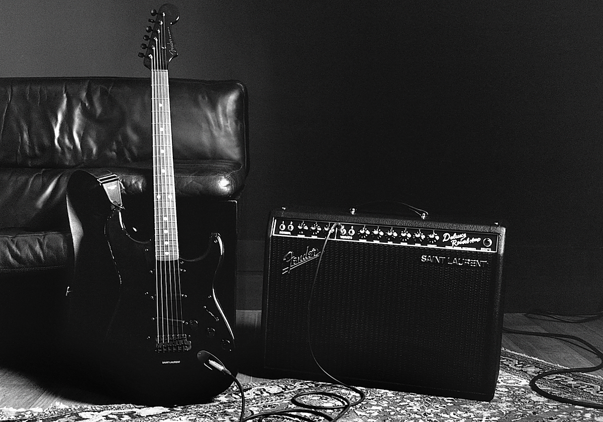 Así es la guitarra de 12.500 dólares de Fender y Saint Laurent