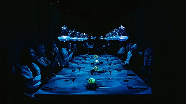 Comensales en el pase Ocean Room