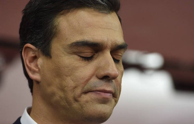 La piel de Pedro Sánchez en 2015 mostraba los restos del acné inflamatorio.