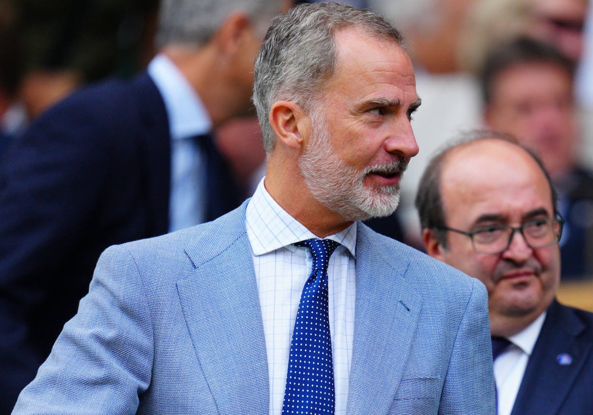 Felipe VI acudió a la final de Wimbledon y dio una lección de estilo.